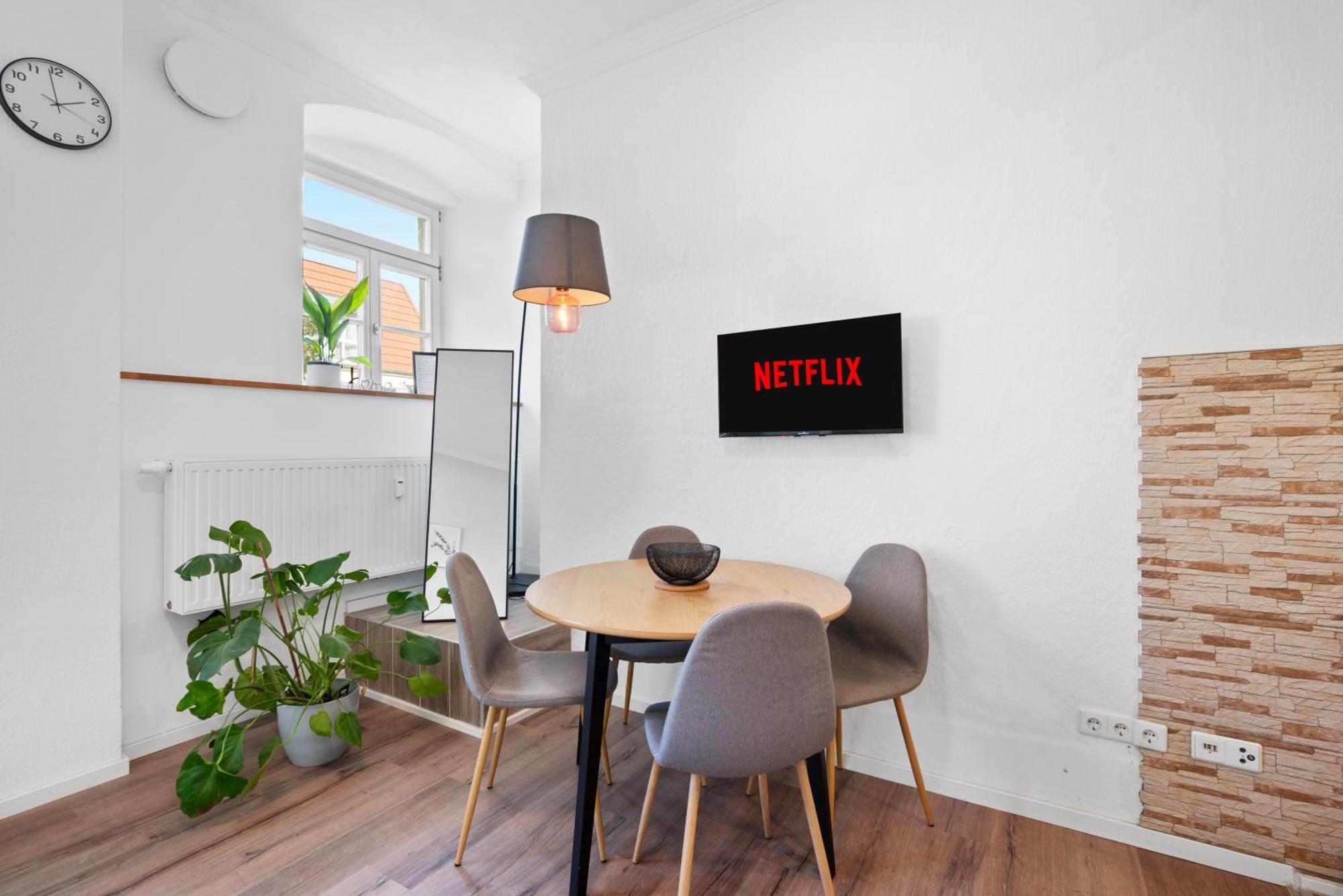 Backhome - Business&Family - Fantastische Schlosslage, Smarttv, Netflix, 50Qm, 24H Checkin - Apartment 1 Ludwigsburg Bagian luar foto