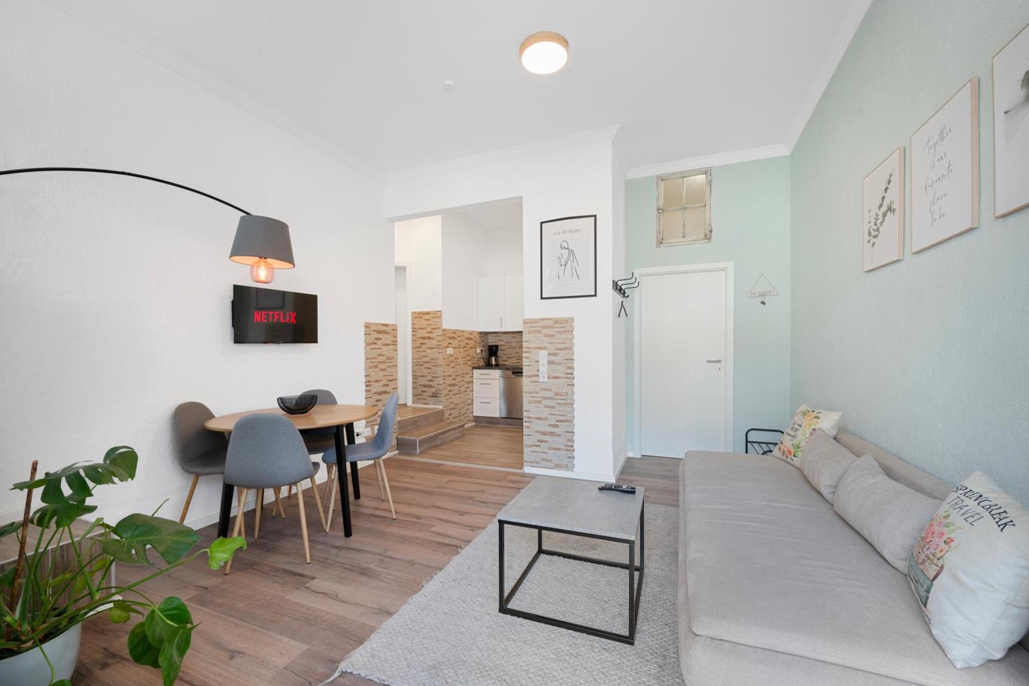 Backhome - Business&Family - Fantastische Schlosslage, Smarttv, Netflix, 50Qm, 24H Checkin - Apartment 1 Ludwigsburg Bagian luar foto