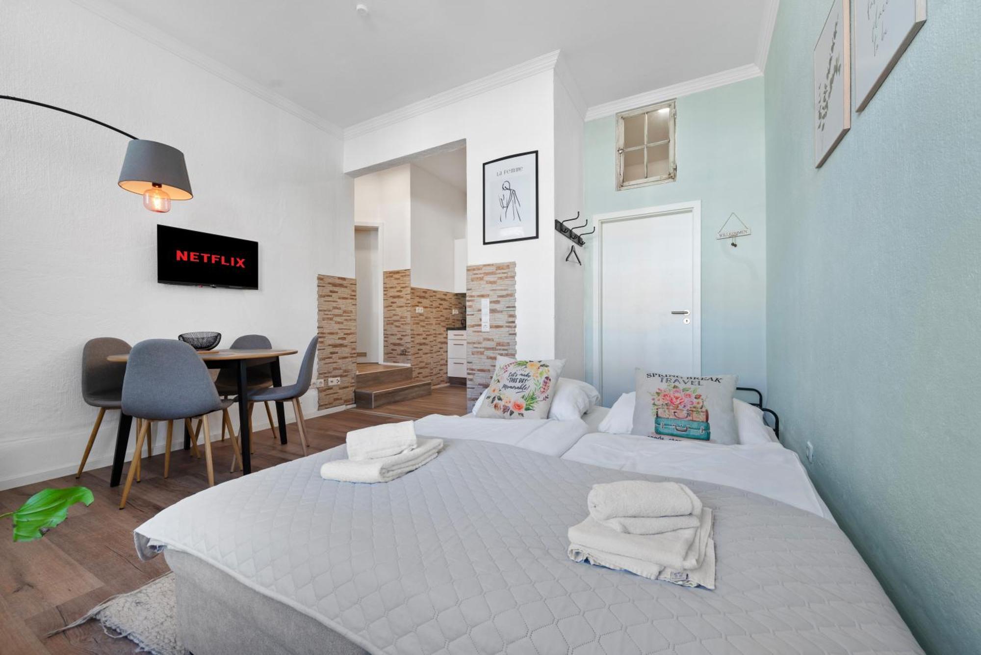 Backhome - Business&Family - Fantastische Schlosslage, Smarttv, Netflix, 50Qm, 24H Checkin - Apartment 1 Ludwigsburg Bagian luar foto